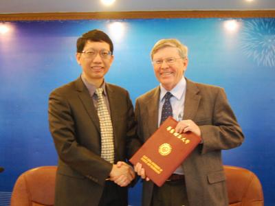 Maurice Brookhart教授受聘金沙官网客座教授